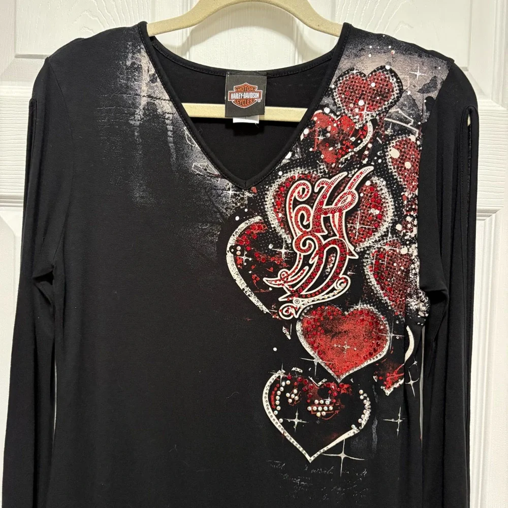 Harley-Davidson Black Long-Sleeve V-Neck Top with Red Heart Embellishments Y2K - Picture 2 of 15